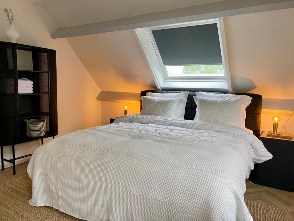 Guesthouse At The Amstel River With 2Br 2Ba And Garden Amstelveen Ngoại thất bức ảnh