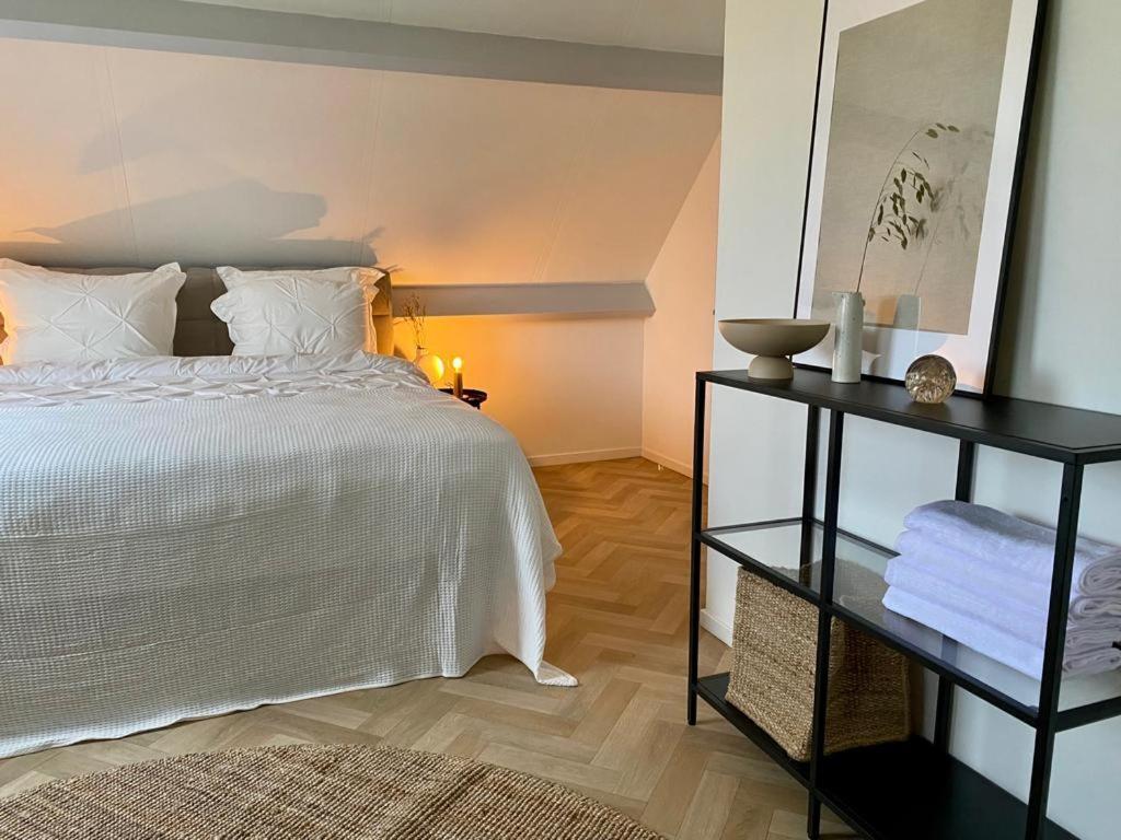 Guesthouse At The Amstel River With 2Br 2Ba And Garden Amstelveen Ngoại thất bức ảnh